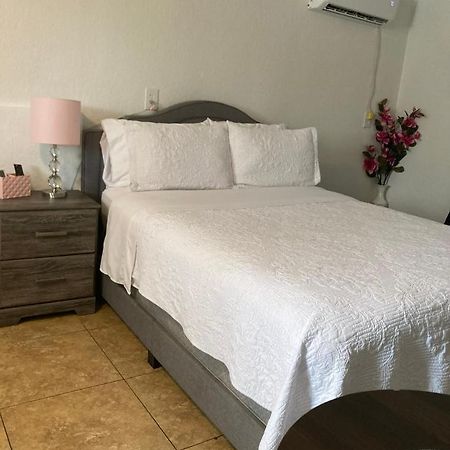Cozy Studio…With Private Entrance 라스베이거스 외부 사진